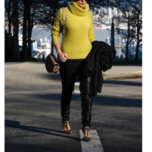 Banana Republic sweater - Picture 2 of 5